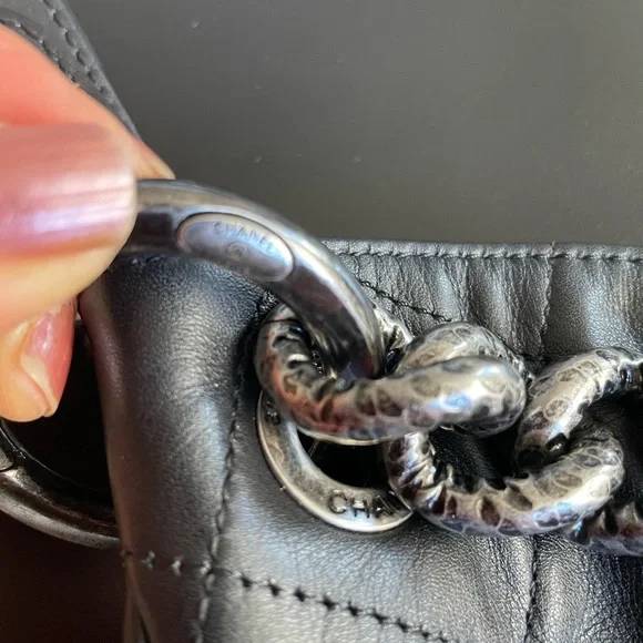 💯% Authentic Chanel hobo crossbody bag - Picture 16 of 17